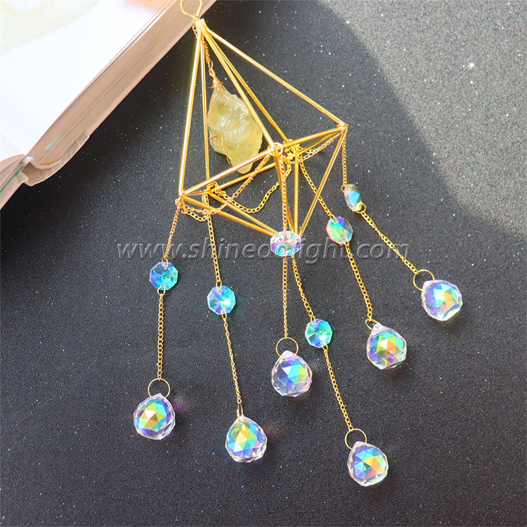 Multicolored crystal chimes decorate the wind chimes for Indoores